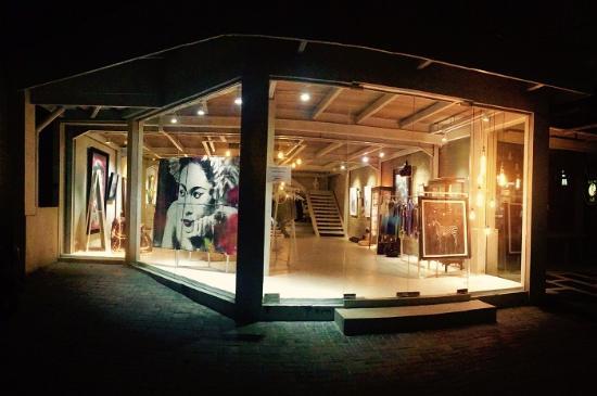 Nyaman Gallery